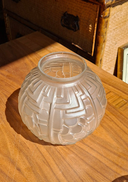 Französische Art-Déco Kugelvase – satiniertes Glas – Vianne – 1930er