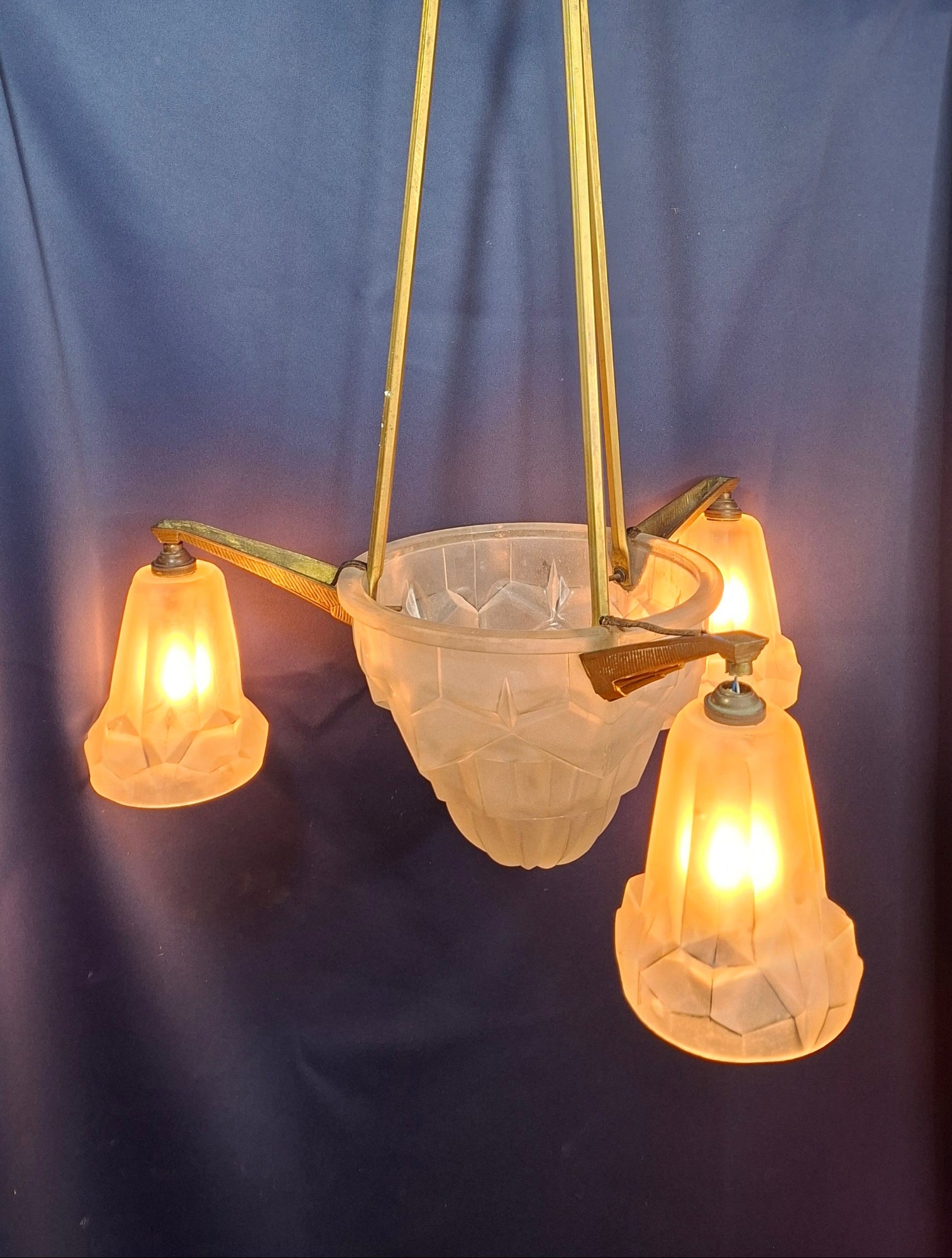 Degué Art Déco Deckenleuchte aus Pressglas &amp; vergoldeter Bronze, Frankreich 1930 - Artikelbild von Fummel & Gedöns Secondhand-Store