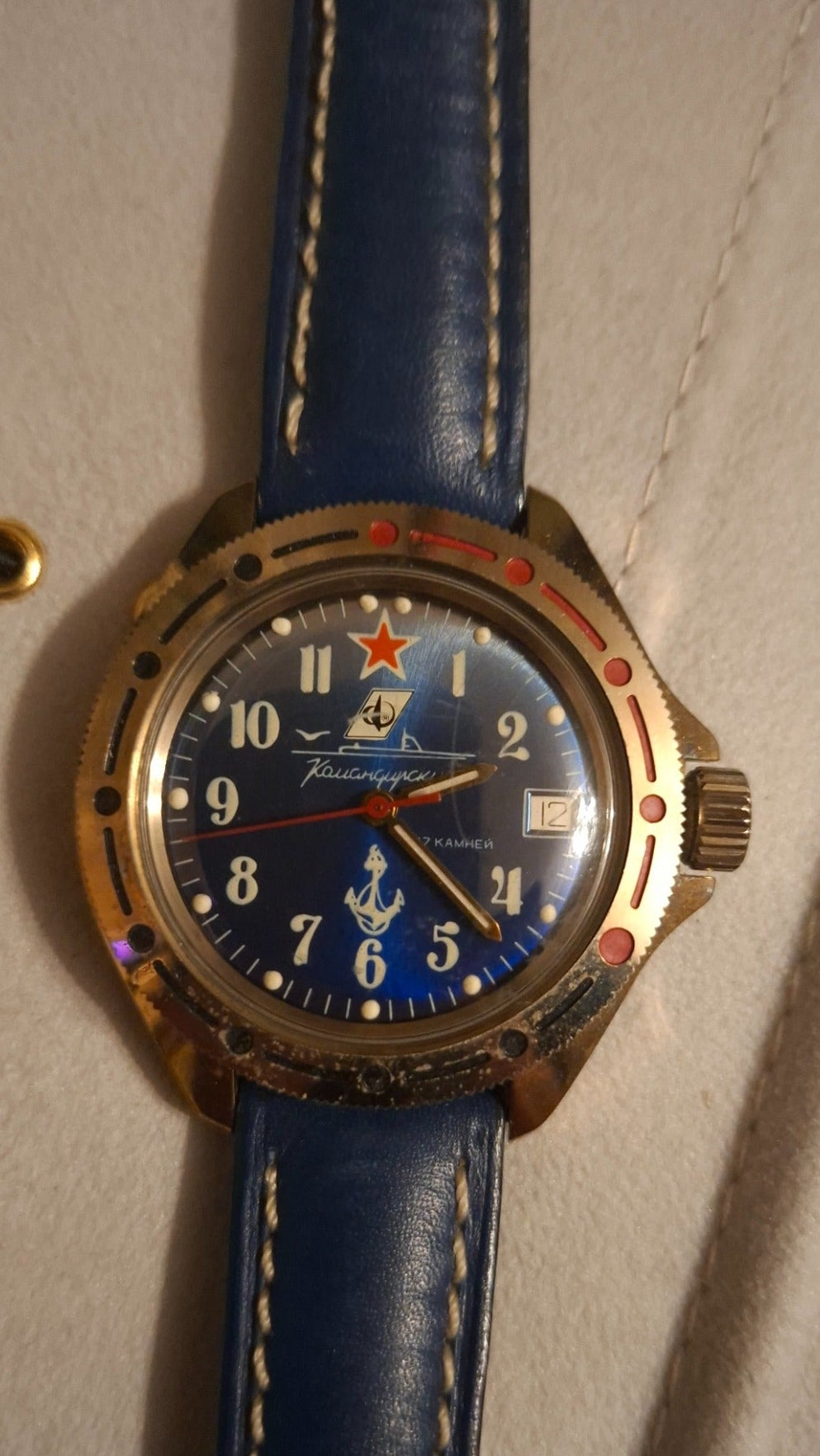 Vostok Komandirskie Vintage Militäruhr – Marine Anker, blau, 17 Steine - Artikelbild von Fummel & Gedöns Secondhand-Store