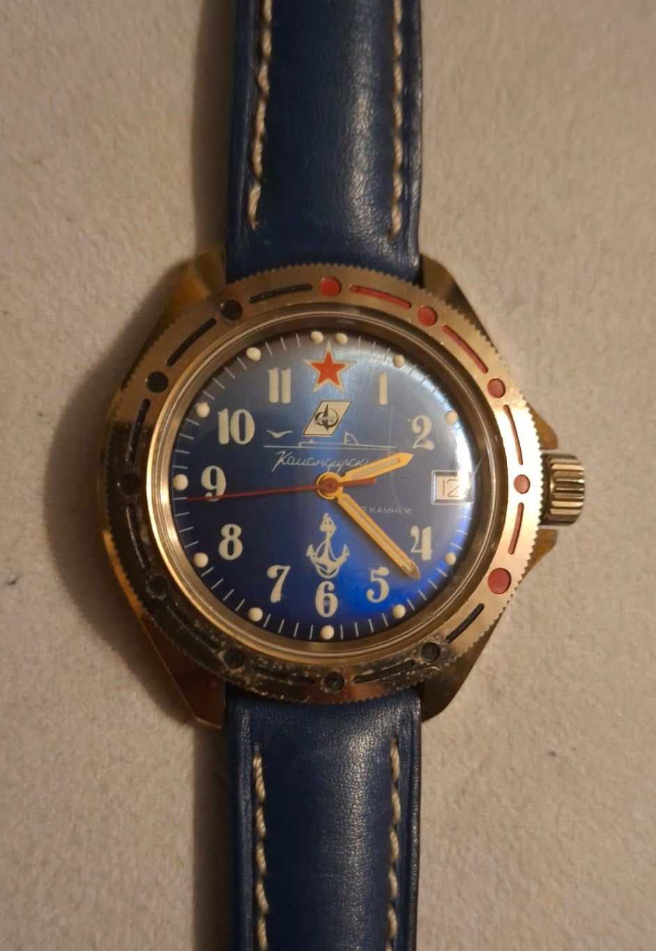Vostok Komandirskie Marine Armbanduhr blaues Zifferblatt Anker roter Stern