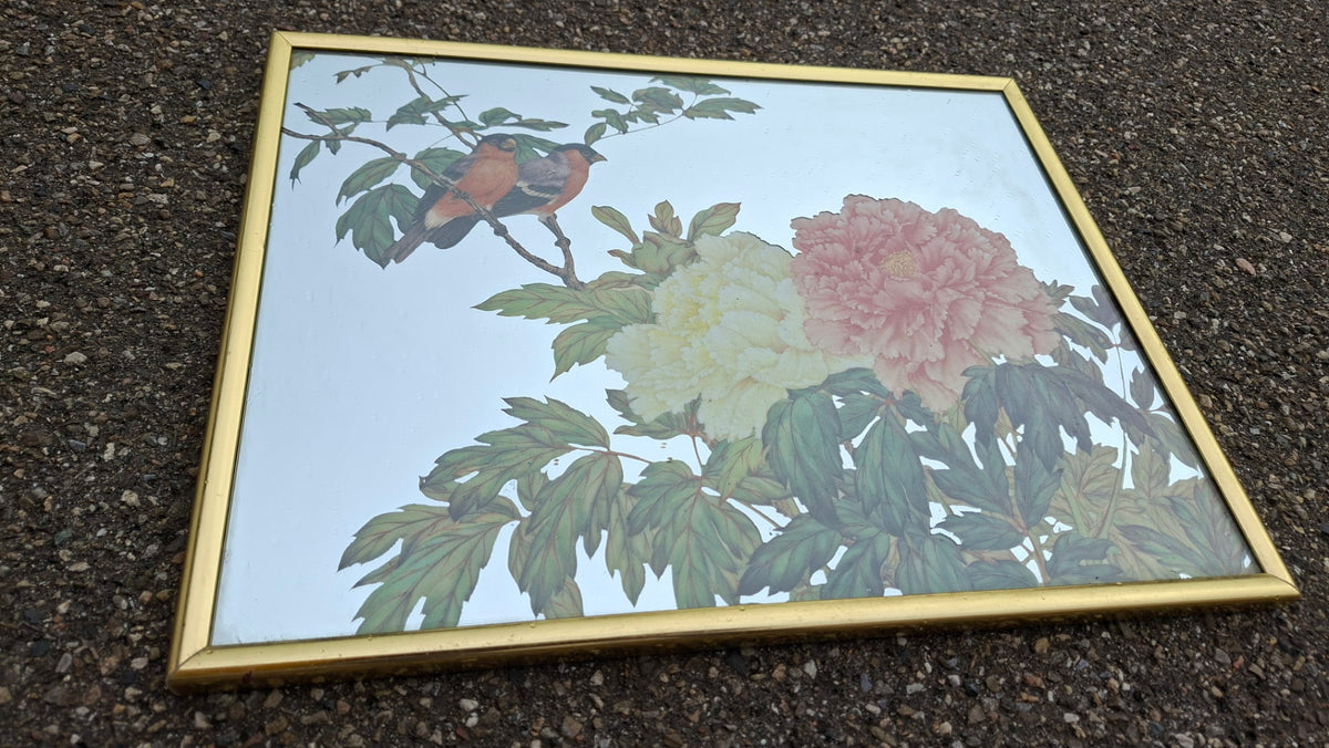 Chinoiserie Art-Déco Wandspiegel mit Dompfaffen und Pfingstrosen – 35 × 28 cm - Artikelbild von Fummel & Gedöns Secondhand-Store