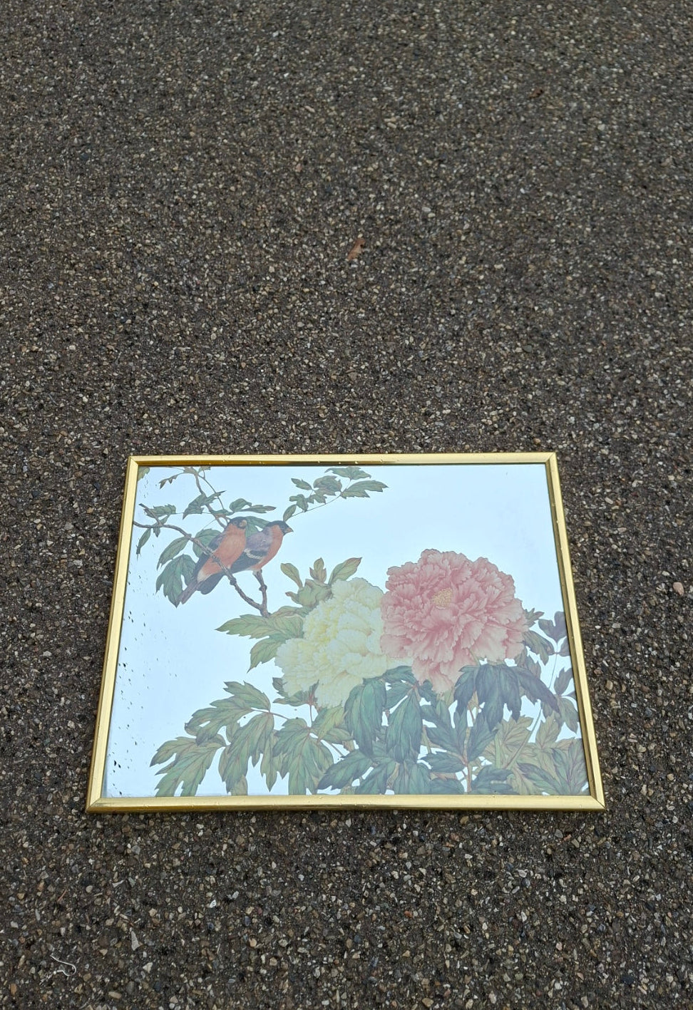 Chinoiserie Art-Déco Wandspiegel mit Dompfaffen und Pfingstrosen – 35 × 28 cm