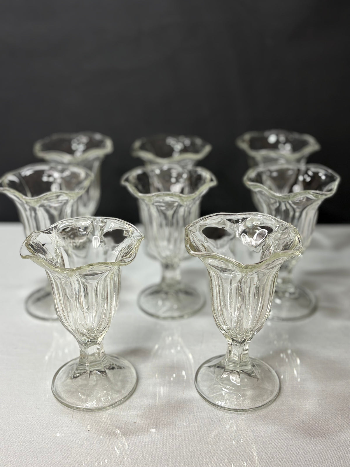 8er Set Vintage Dessertgläser / Eisbecher aus Pressglas – Tulpenform - Artikelbild von Fummel & Gedöns Secondhand-Store