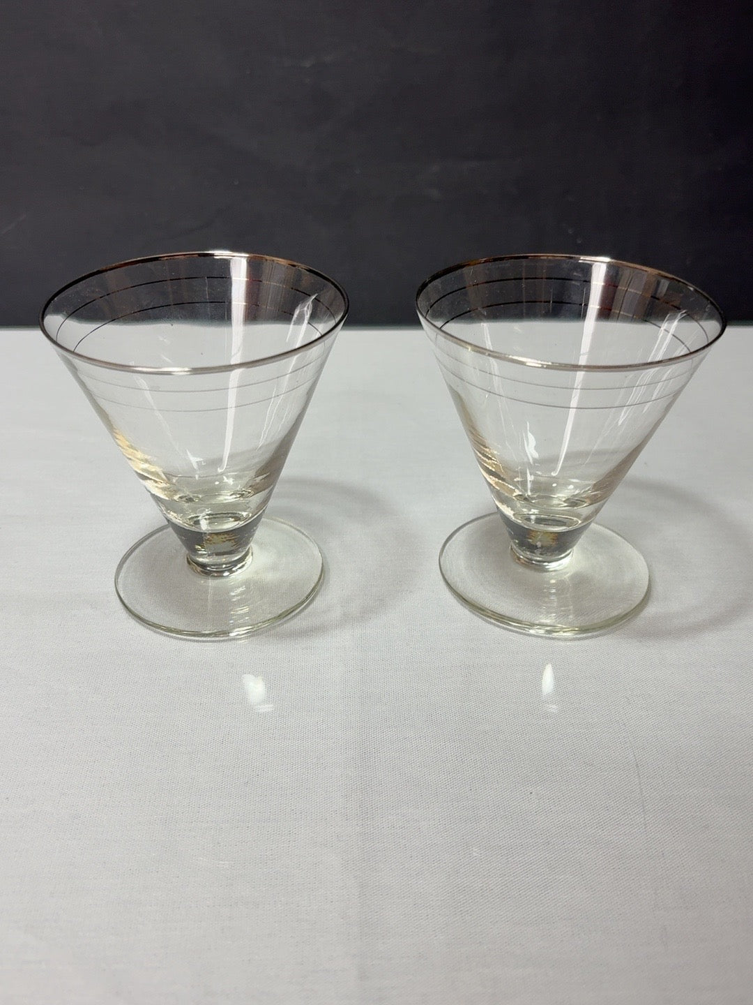 2er Set Vintage Cocktail-Gläser mit Silberrand &amp; Liniendekor – 1960er/70er - Artikelbild von Fummel & Gedöns Secondhand-Store