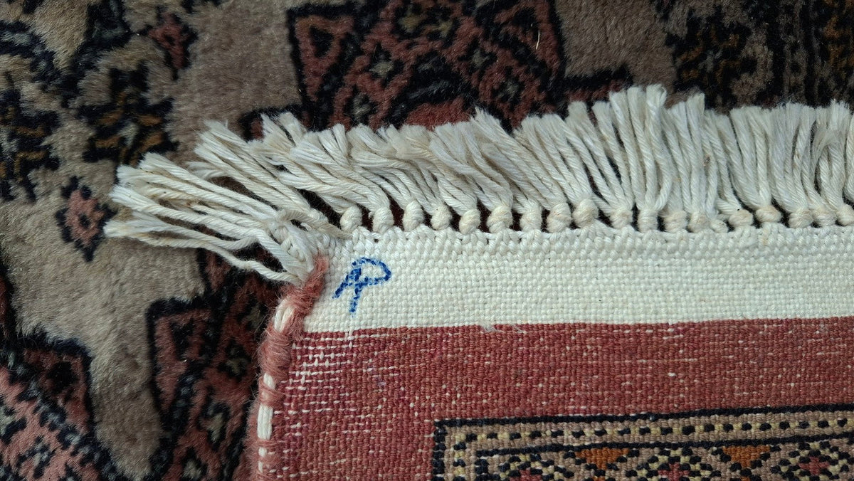 Handgeknüpfter Pakistan-Buchara Teppich – Detail Rückseite und Fransen