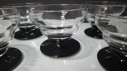 5er Set Vintage Glasschalen mit schwarzem Fuß, Detailansicht