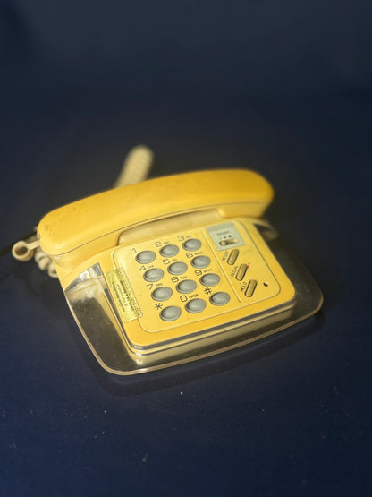 Vintage Space-Age Tastentelefon DT-608 – Cremegelb & Acryl