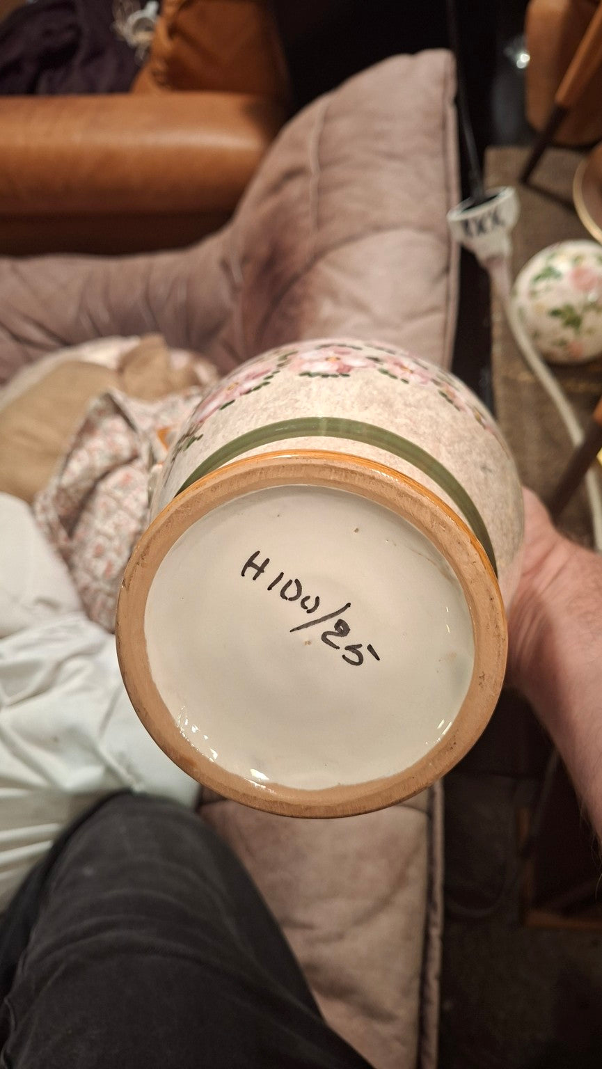 Original italienische Deruta-Majolika – handbemalte Keramikvase mit rosa Blütendekor - Artikelbild von Fummel & Gedöns Secondhand-Store