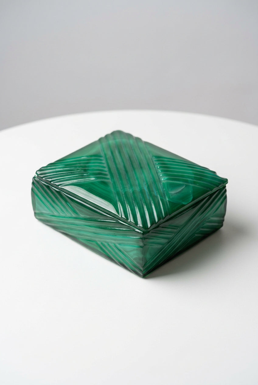Grüne Art-Déco-Malachitglas-Deckeldose – diagonal gerippter Deckel
