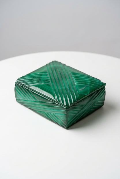 Grüne Art-Déco-Malachitglas-Deckeldose – diagonal gerippter Deckel
