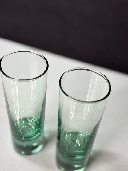2er Set Vintage Trinkgläser aus grünlich getöntem Glas