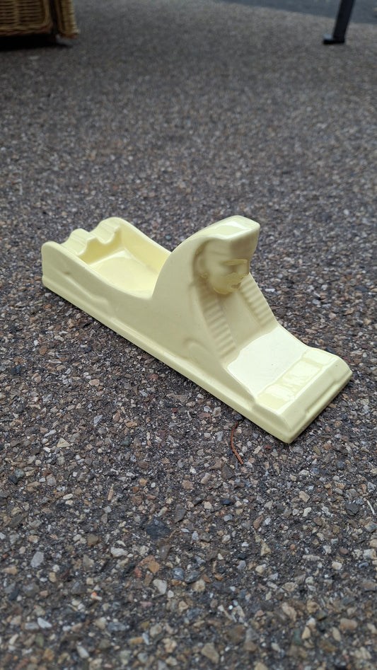 Sphinx Aschenbecher Charles Vos für P. Regout Maastricht – cremeweiß – Art déco