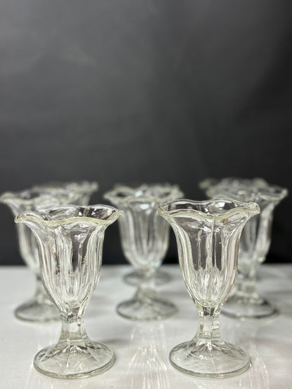 8er Set Vintage Dessertgläser / Eisbecher aus Pressglas – Tulpenform