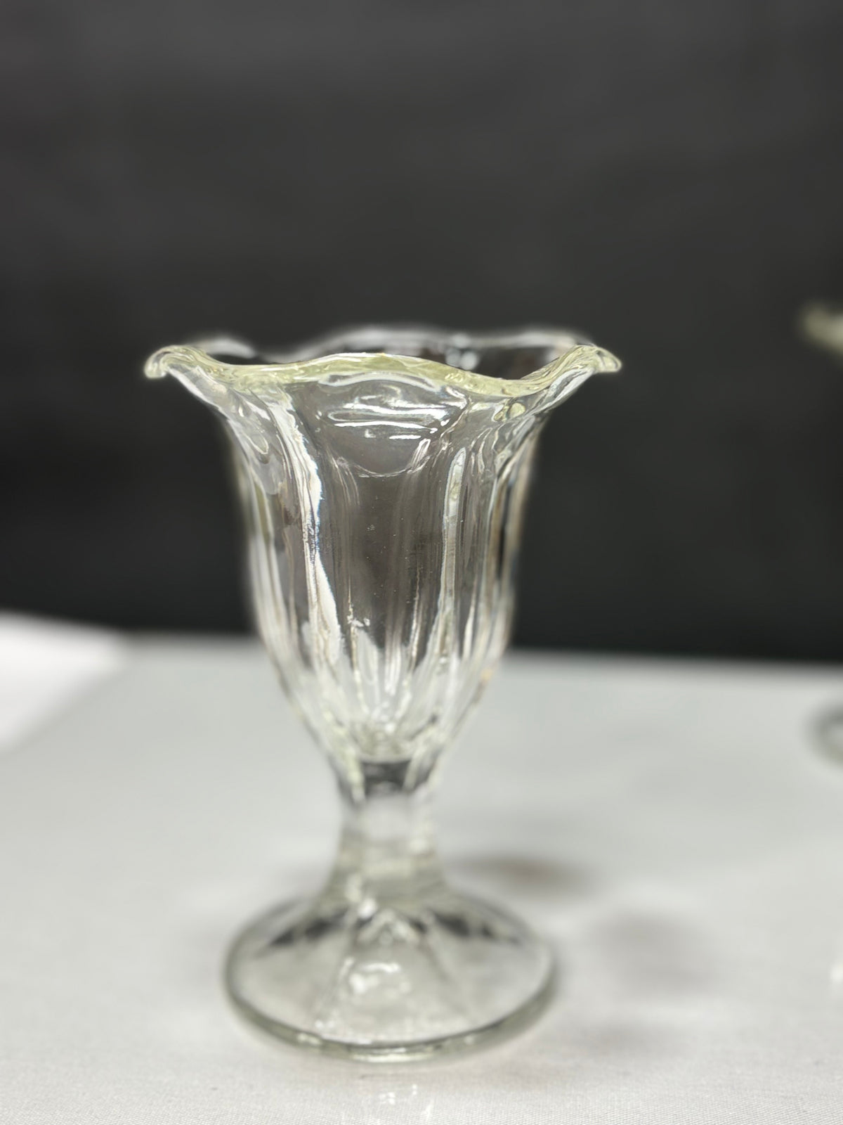 8er Set Vintage Dessertgläser / Eisbecher aus Pressglas – Tulpenform