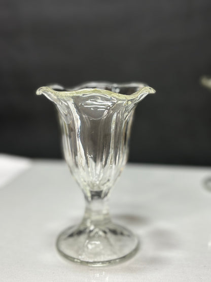 8er Set Vintage Dessertgläser / Eisbecher aus Pressglas – Tulpenform