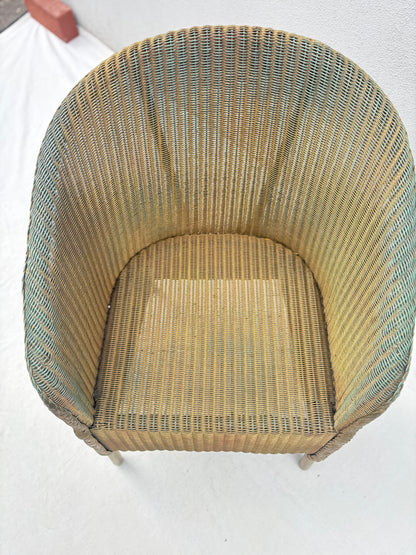 Vintage Korbsessel alte Farbfassung