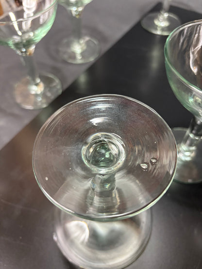 7er Set Vintage Margaritagläser aus grünlich transparentem Uranglas, Höhe 13,5 cm, Durchmesser 10 cm – Bodenansicht