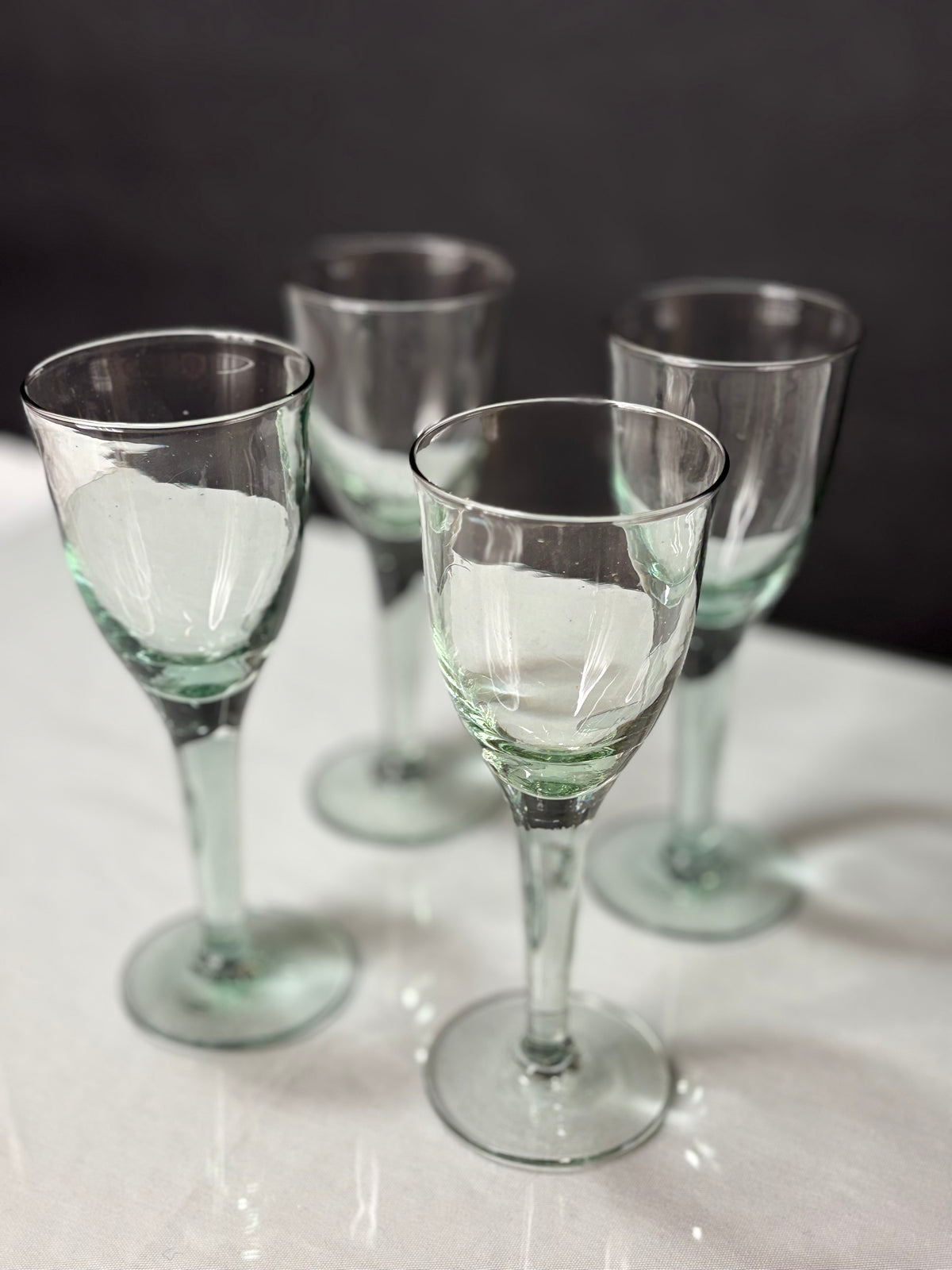4er Set Vintage Weingläser – klares Glas mit Grün - Artikelbild von Fummel & Gedöns Secondhand-Store