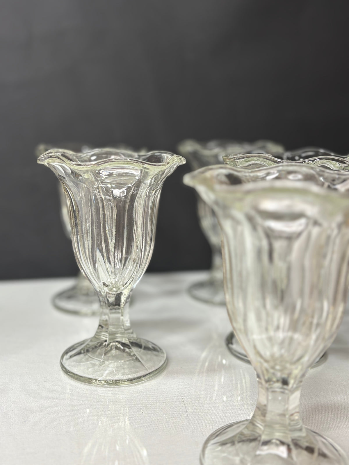8er Set Vintage Dessertgläser / Eisbecher aus Pressglas – Tulpenform