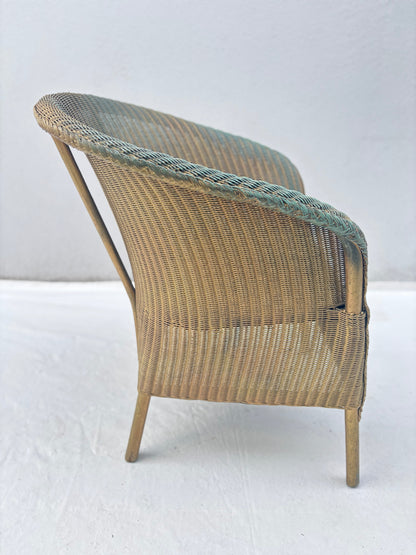 Korbsessel Vintage Pastellpatina Seitenansicht