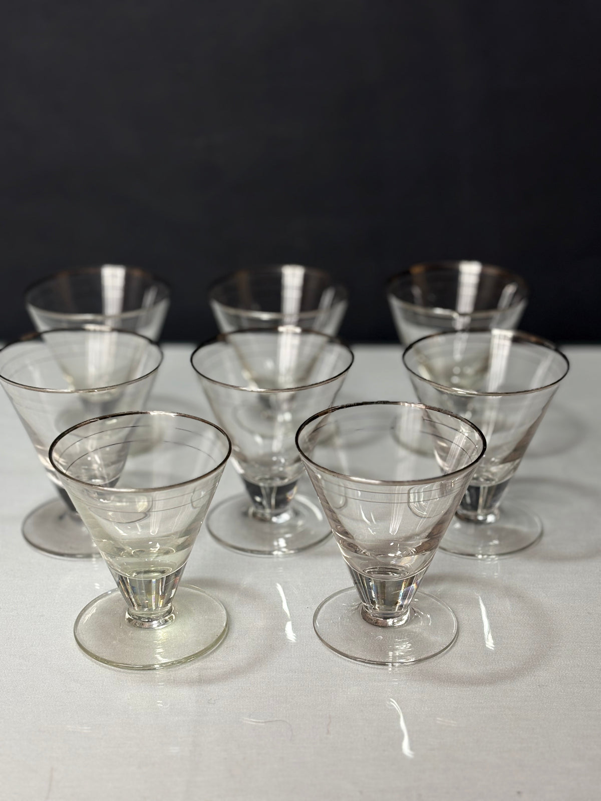 8er Set Vintage Cocktail-Gläser mit Silberrand &amp; Liniendekor – 1950er/60er Jahre - Artikelbild von Fummel & Gedöns Secondhand-Store