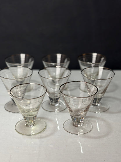 8er Set Vintage Cocktail-Gläser mit Silberrand & Liniendekor – 1950er/60er Jahre – Produktfoto 1