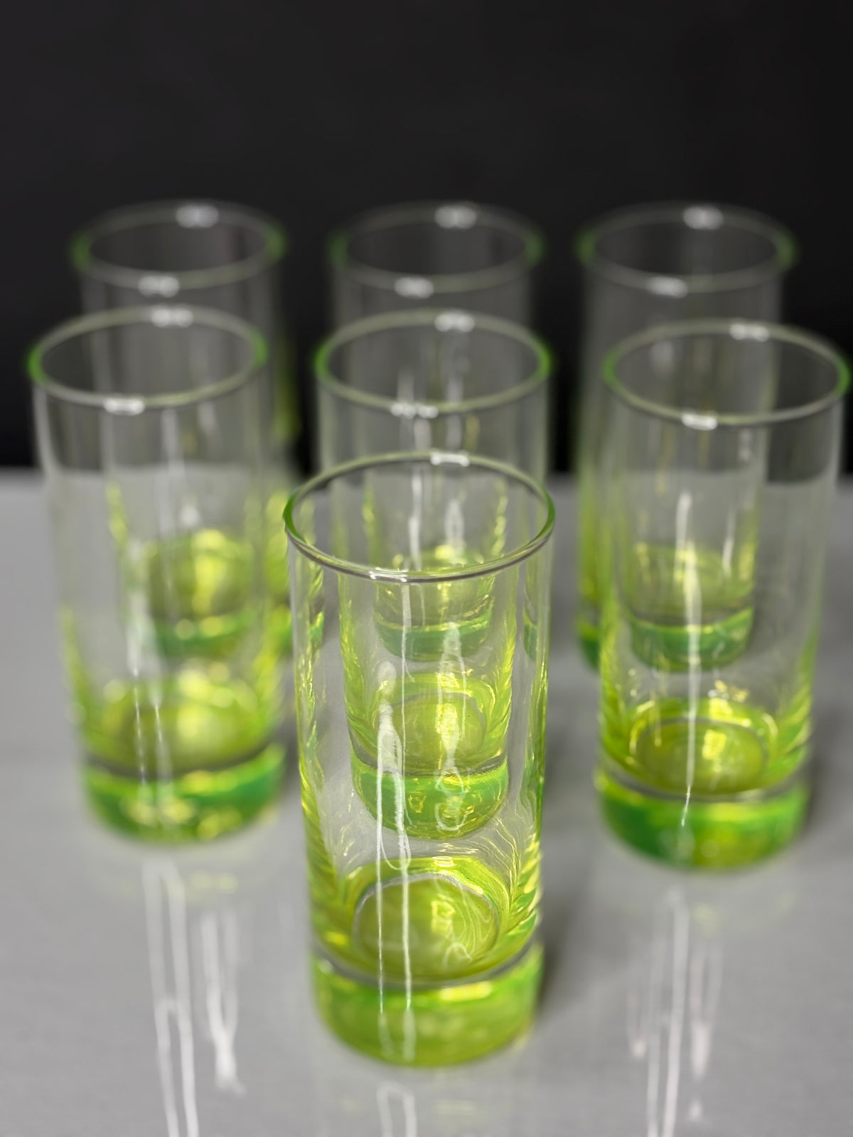 7er-Set Uranglas Trinkgläser Grün – fluoreszierend, Vintage - Artikelbild von Fummel & Gedöns Secondhand-Store