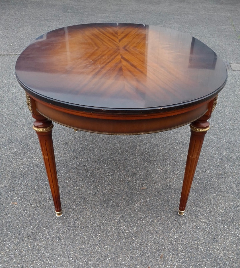 Ausziehbarer ovaler Mahagoni-Esstisch im Louis-XVI-Stil, Produktansicht 3