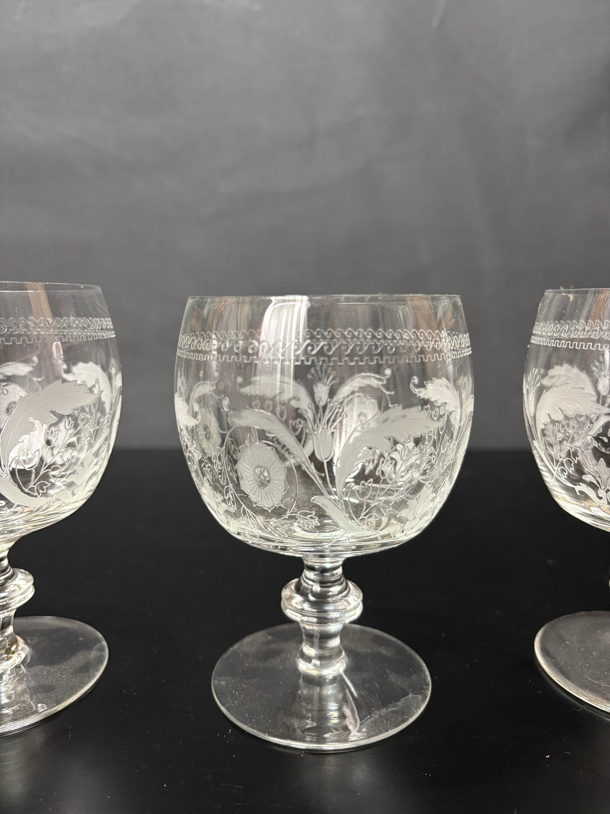 4er Set Theresienthal Weingläser mit Radgravur – Vogel- und Blütendekor - Artikelbild von Fummel & Gedöns Secondhand-Store