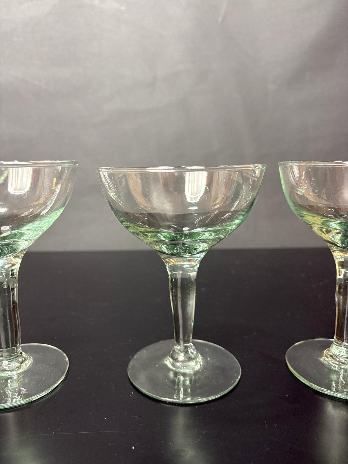 7er Set Vintage Margaritagläser aus grünlich transparentem Uranglas, Höhe 13,5 cm, Durchmesser 10 cm – Ansicht 3