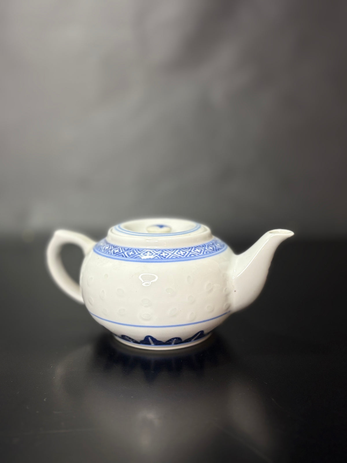 Vintage Jingdezhen Reiskornporzellan Teekanne, Mid Century Chinese Export - Artikelbild von Fummel & Gedöns Secondhand-Store