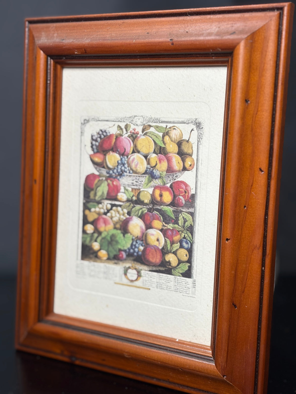 Gerahmte Obstillustration „October“ nach Robert Furber – 11,5 × 9 cm - Artikelbild von Fummel & Gedöns Secondhand-Store