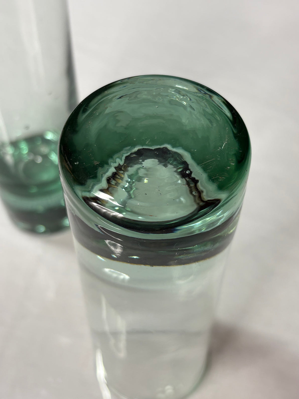 2er Set Vintage Trinkgläser aus grünlich getöntem Glas - Artikelbild von Fummel & Gedöns Secondhand-Store