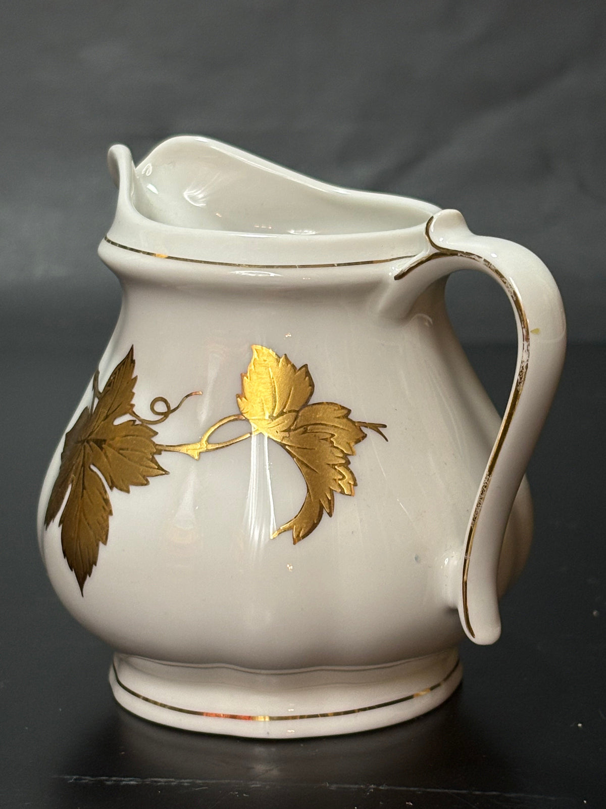 Kronester Bavaria Porzellan Milchkännchen – Golddekor Weinblatt - Artikelbild von Fummel & Gedöns Secondhand-Store