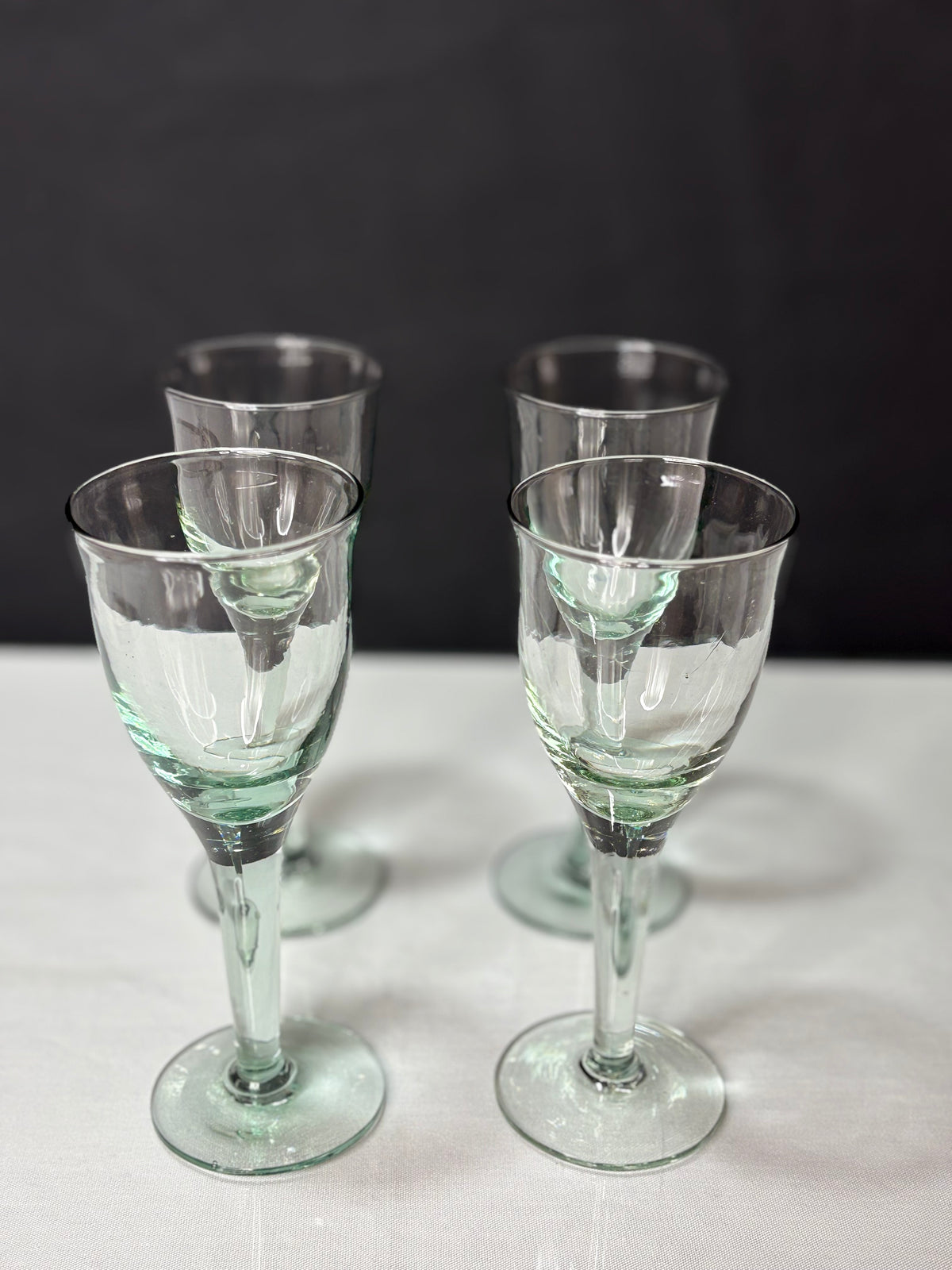 4er Set Vintage Weingläser – klares Glas mit Grün - Artikelbild von Fummel & Gedöns Secondhand-Store