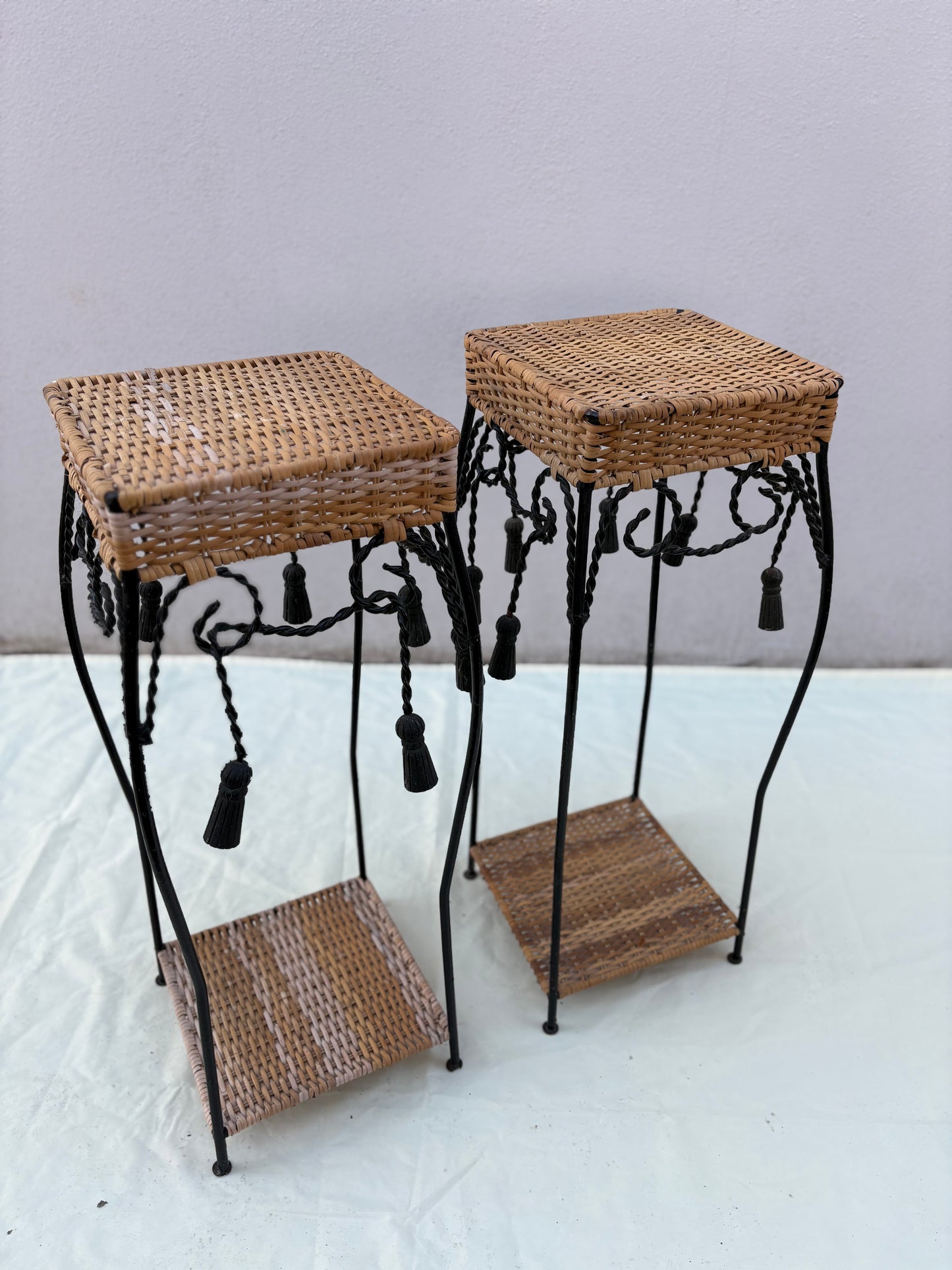 4er Set Vintage Pflanzenständer aus Rattan & Eisen – Mid-Century – 70 cm