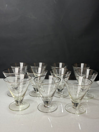 11er Set Vintage Cocktail-Gläser mit Silberrand & Liniendekor – Produktfoto 1