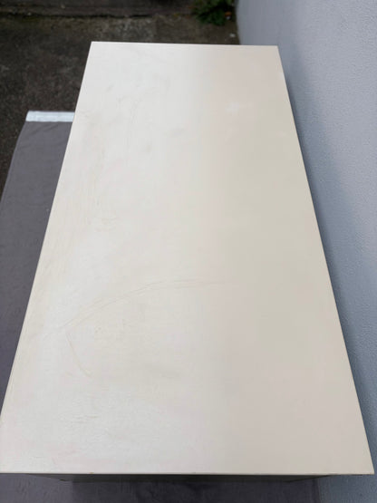 Olivgrüner Werkstatt-Schreibtisch im Industrial-Stil