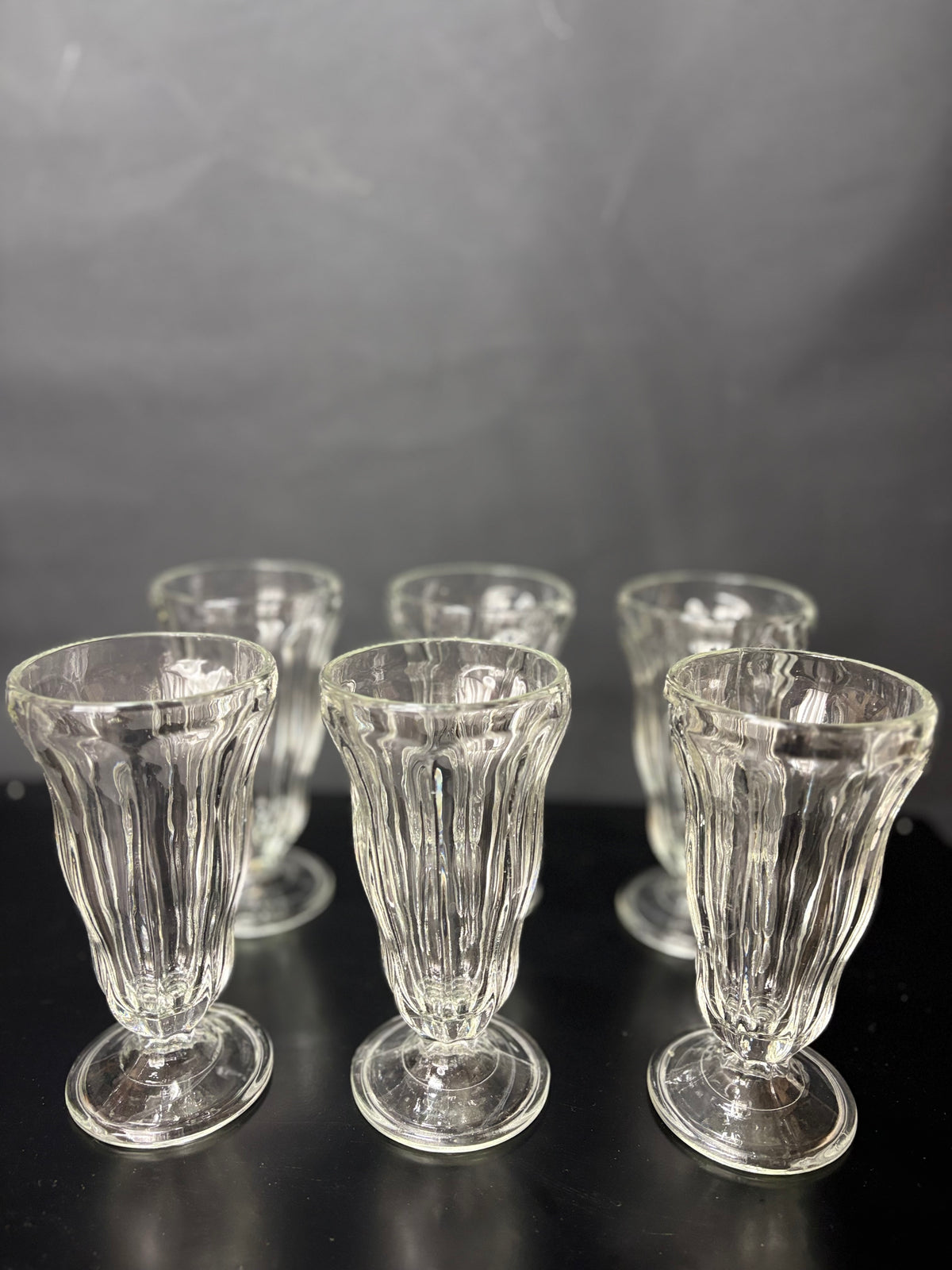 Sechs Anchor Hocking Footed Ice Cream Parfait Sundae Glasses aus geripptem klarem Glas