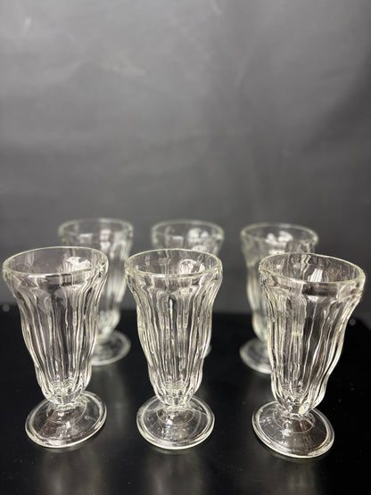 Sechs Anchor Hocking Footed Ice Cream Parfait Sundae Glasses aus geripptem klarem Glas