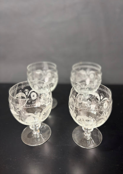 4er Set Theresienthal Weingläser mit Radgravur – Vogel- und Blütendekor, Höhe 12,5 cm, Durchmesser 8 cm – Ansicht 1
