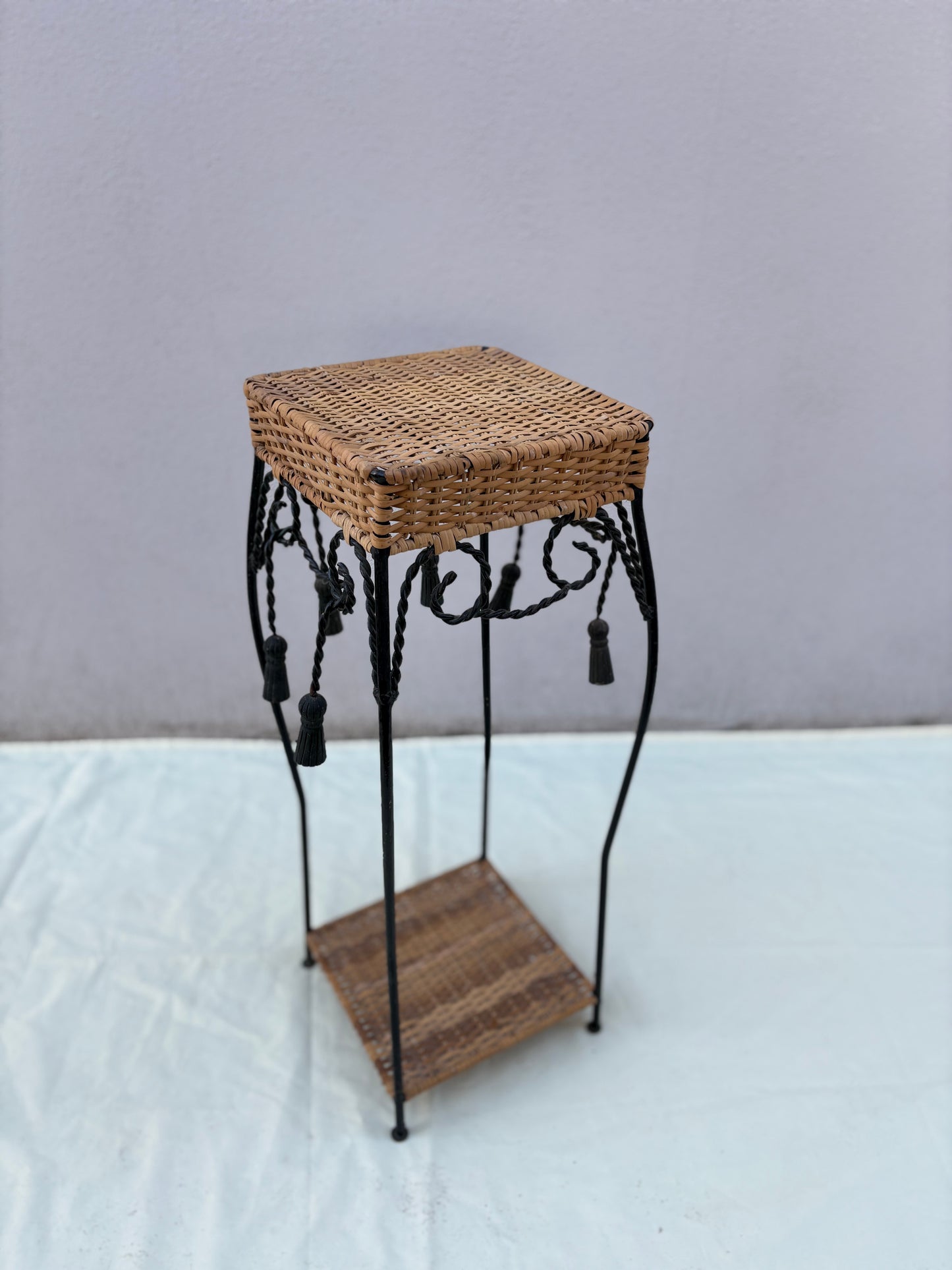 4er Set Vintage Pflanzenständer aus Rattan & Eisen – Mid-Century – 70 cm