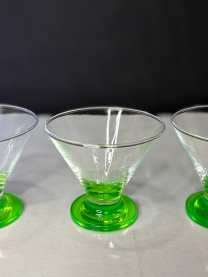 Vintage Uranglas Dessertschale mit grünem Fuß – H 9 cm