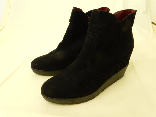 Tamaris Chelsea Boots in schwarz