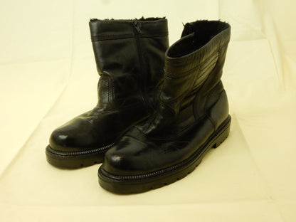 Schwarze Leder-Boots von For World in schwarz