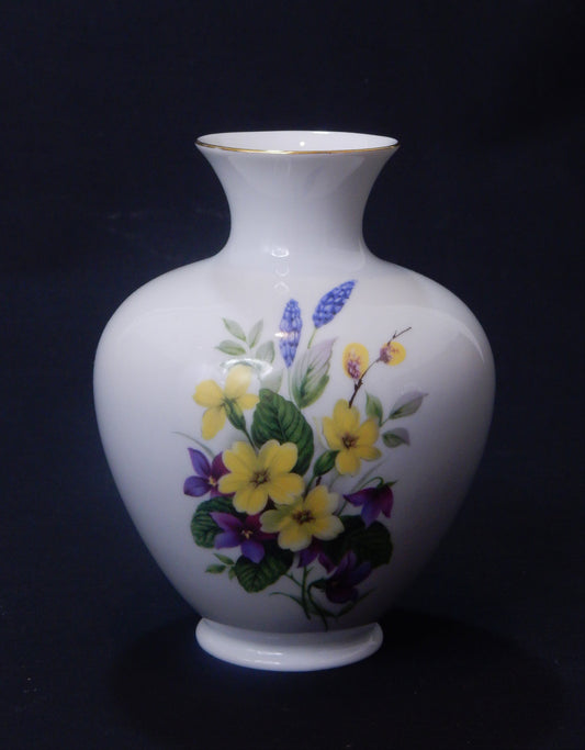 KPM 63/3 Porzellanvase – Blumenmotiv - 16 cm