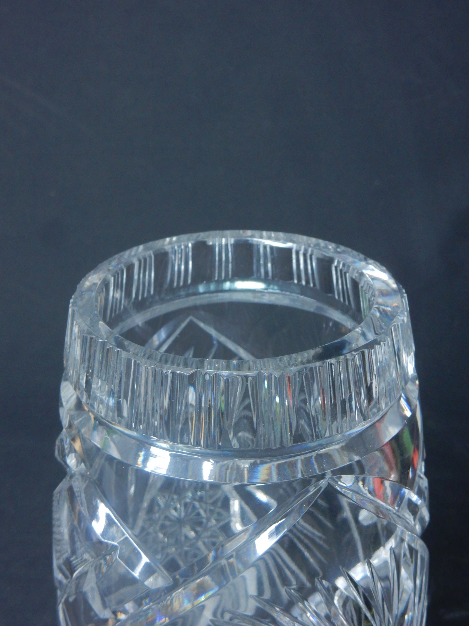 Elegante Bleikristallvase – Handgeschliffen, klassisches Schliffdesign - Artikelbild von Fummel & Gedöns Secondhand-Store