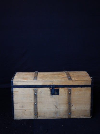 Vintage Holztruhe – Rustikale Kiste / Schatztruhe