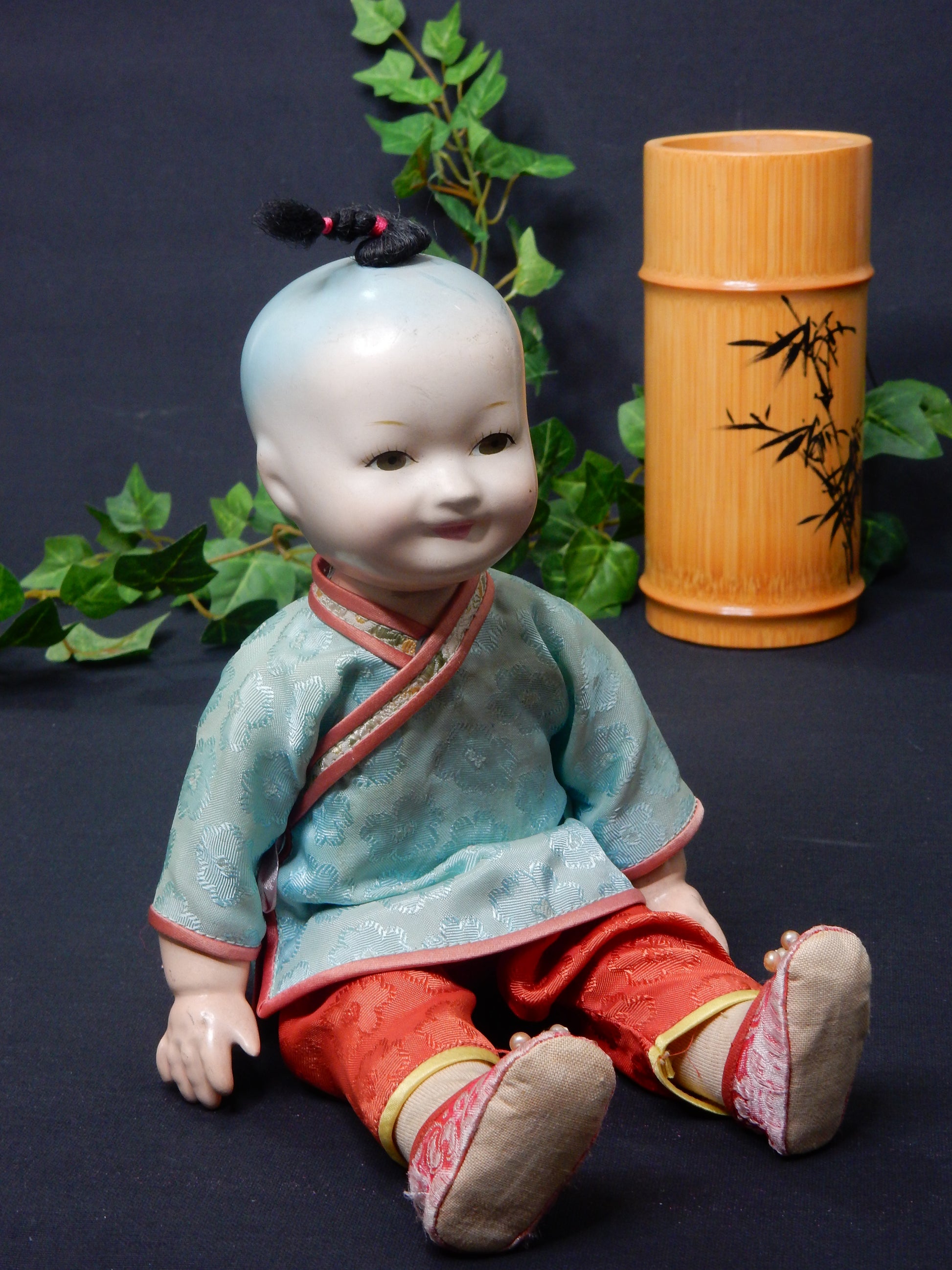 Antike asiatische Puppe (ca. 1930–1950) - Artikelbild von Fummel & Gedöns Secondhand-Store
