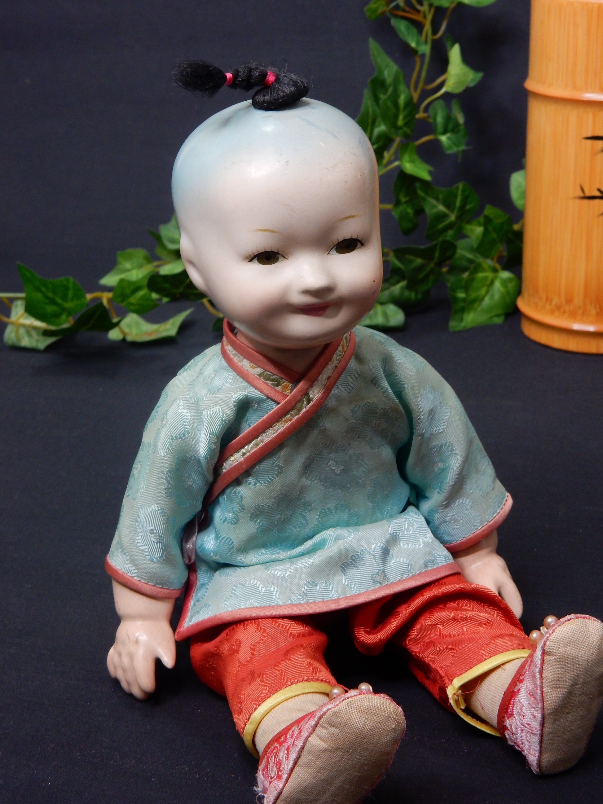Antike asiatische Puppe (ca. 1930–1950) - Artikelbild von Fummel & Gedöns Secondhand-Store